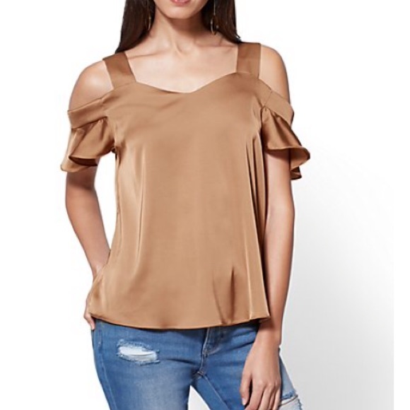 Tops - 💢new💢 frosted satin mocha cold shoulder blouse